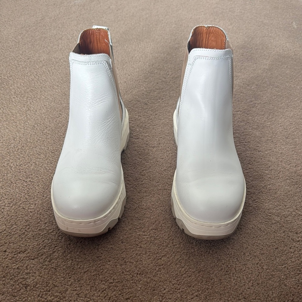 ROOTS White Leather Chelsea Boots